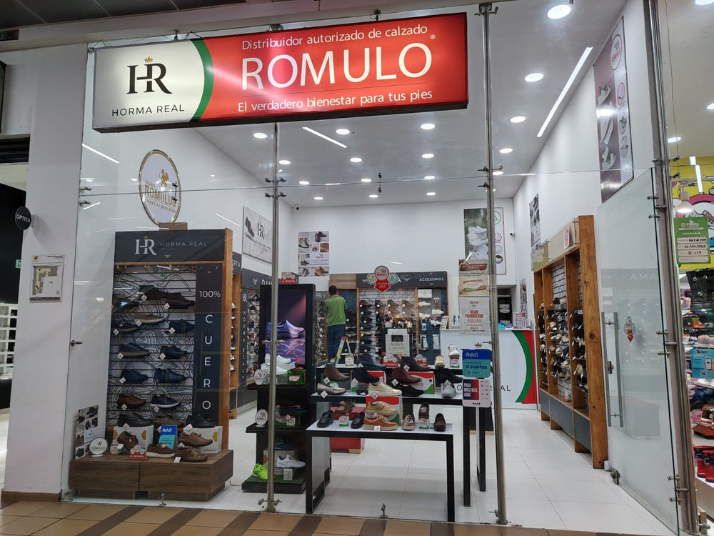 Vitrina de la tienda Horma Real en Funza