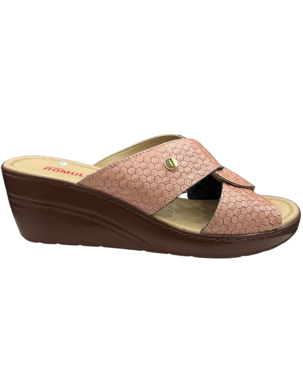 Sandalia Rómulo en Cuero Grabado Coral Coral para mujer