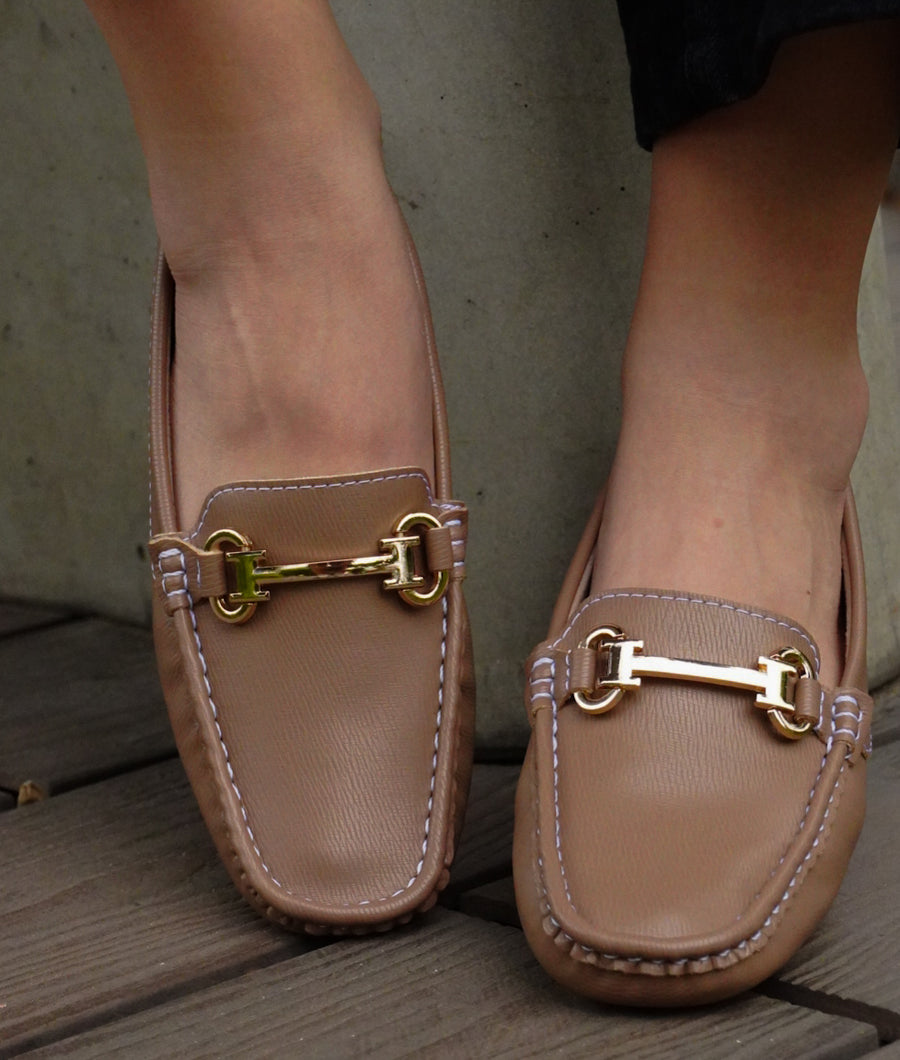 Mocasín con Herraje Dorado para Mujer