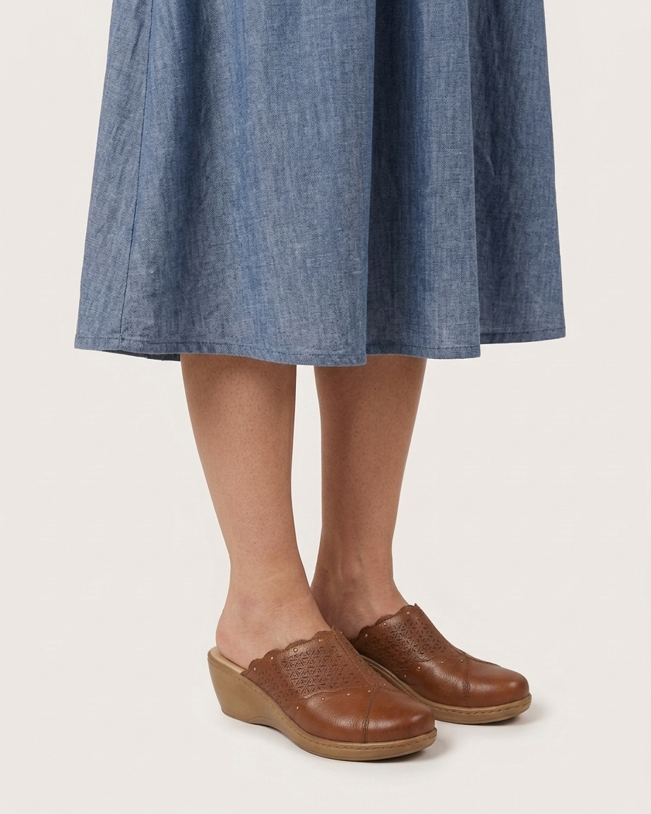 Sueco Rómulo en Cuero Café para Mujer — Ref. 2027